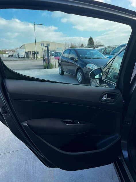 PEUGEOT 3081.6 HDi 110 Premium 