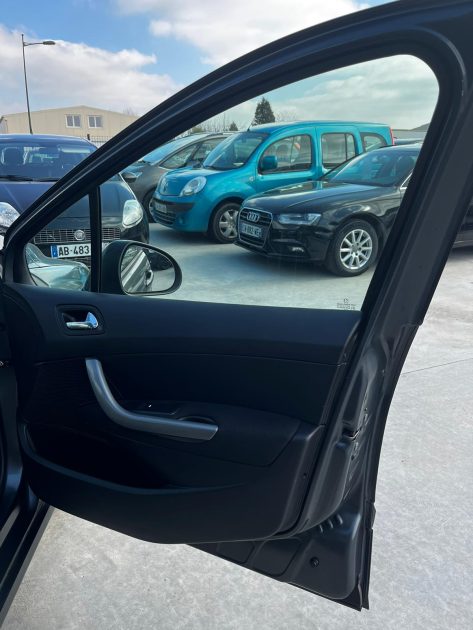 PEUGEOT 3081.6 HDi 110 Premium 