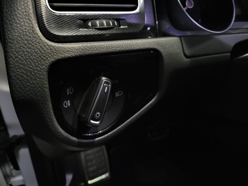 VOLKSWAGEN GOLF VII 7/ 2.0 GTD 184cv /TOIT OUVRANT/ CARPLAY/SUIVIE VOLKSWAGEN