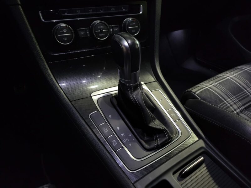 VOLKSWAGEN GOLF VII 7/ 2.0 GTD 184cv /TOIT OUVRANT/ CARPLAY/SUIVIE VOLKSWAGEN