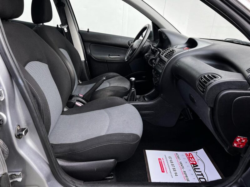 PEUGEOT 206 2003