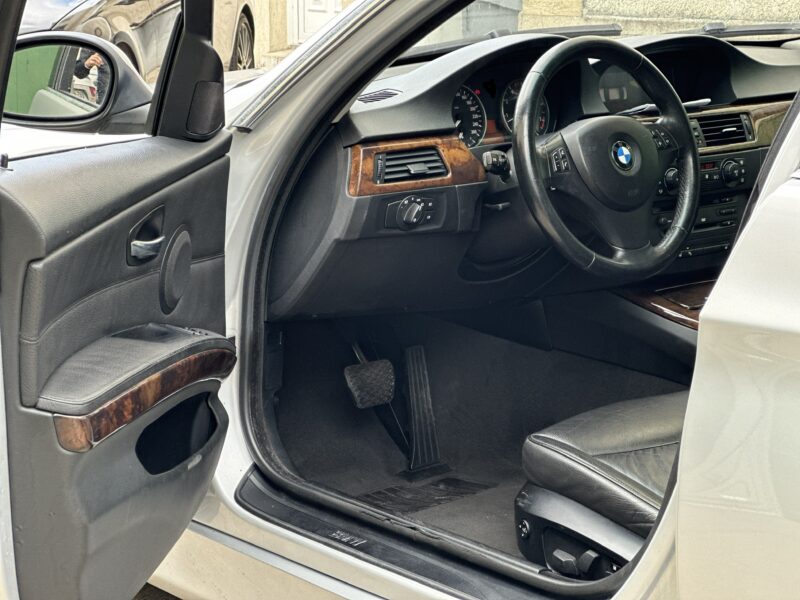 BMW 325 i PACK LUXE BOITE AUTOMATIQUE PAYER EN 4 X 