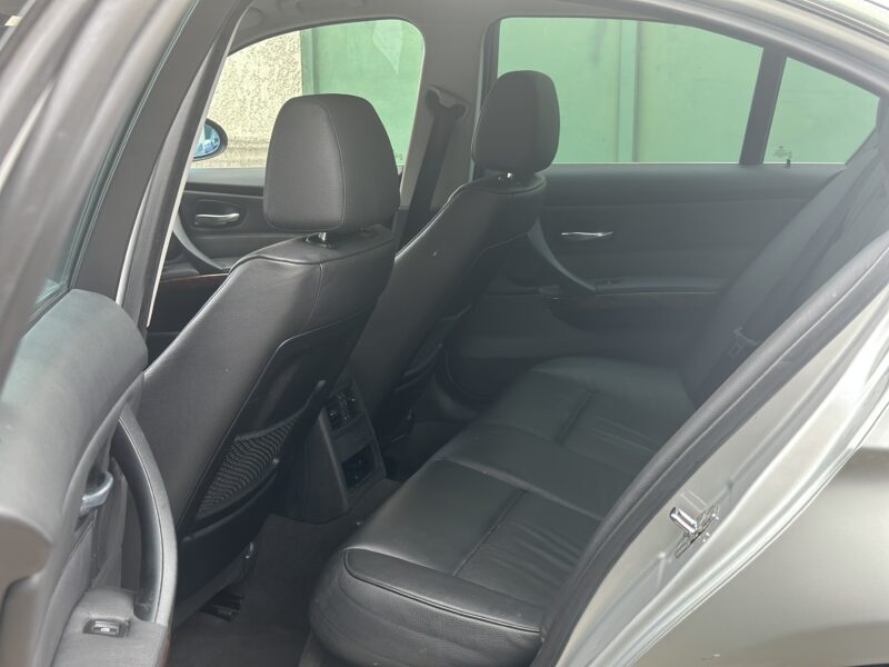 BMW 325 i PACK LUXE BOITE AUTOMATIQUE PAYER EN 4 X 