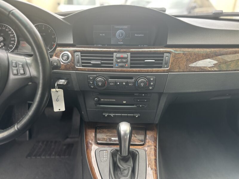 BMW 325 i PACK LUXE BOITE AUTOMATIQUE PAYER EN 4 X 