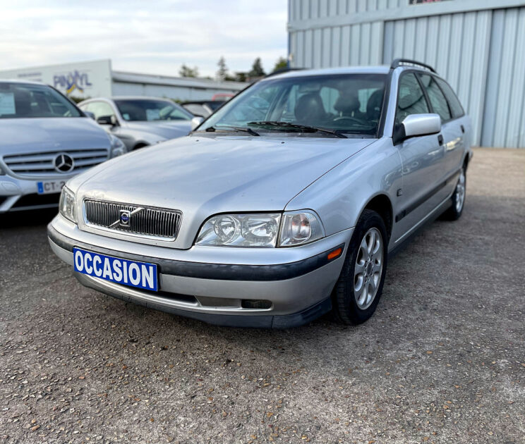 VOLVO V40  2000