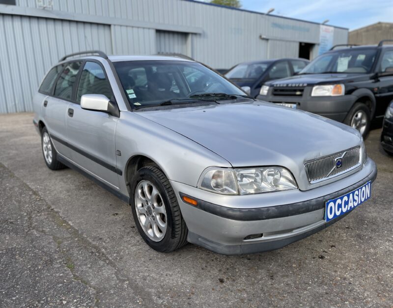 VOLVO V40  2000
