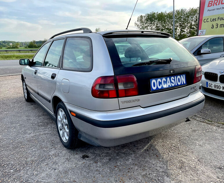 VOLVO V40  2000