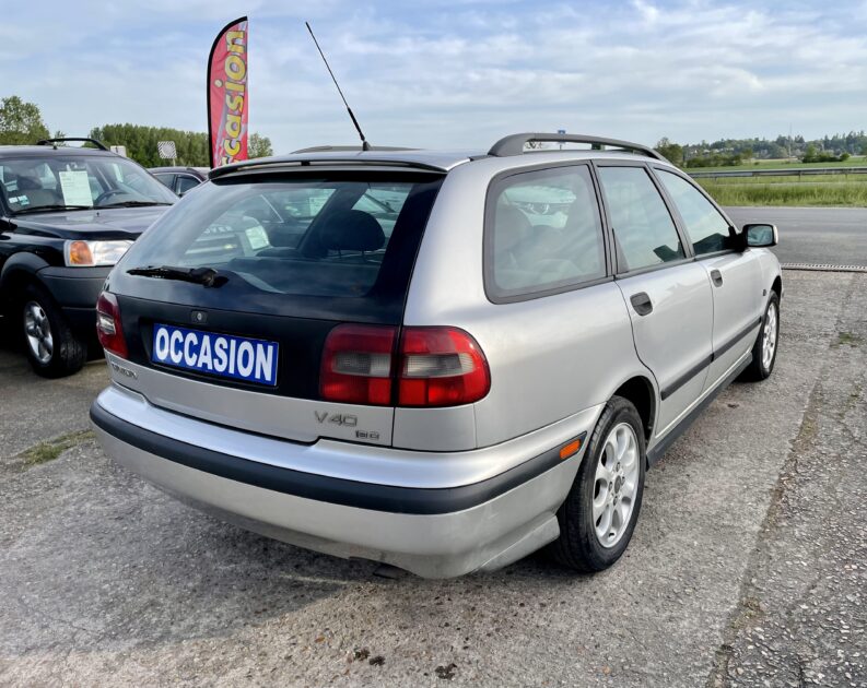 VOLVO V40  2000