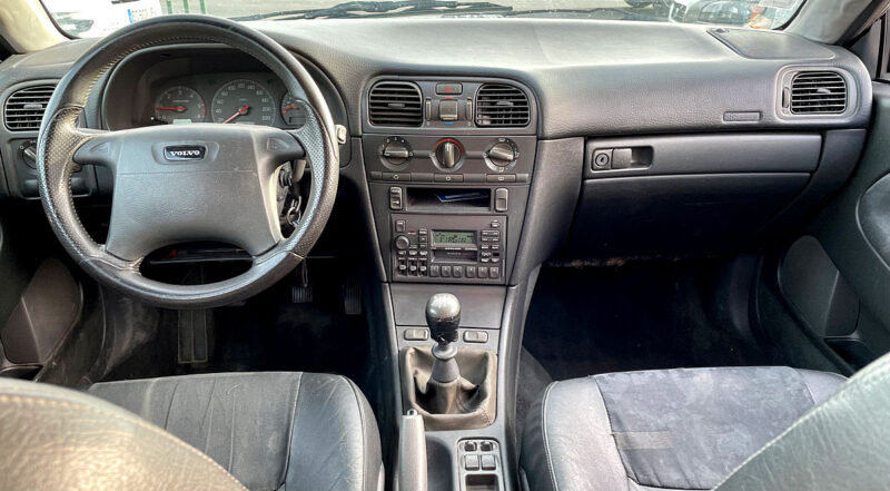 VOLVO V40  2000