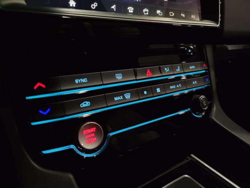 JAGUAR F-PACE 2.0 BI-TURBO 240 CV 25d AWD R-SPORT CAMERA/ SIEGE ELECTRIQUE / PACK BLACK