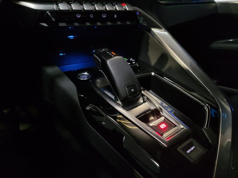 PEUGEOT 3008 II 1.2 PureTech 130cv EAT8 ALLURE 1er MAIN ENTRETIEN PEUGEOT