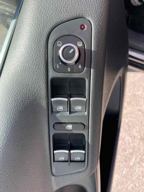 VOLKSWAGEN TIGUAN 2011