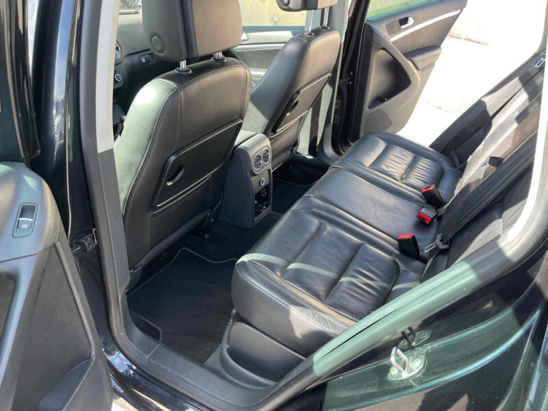 VOLKSWAGEN TIGUAN 2011