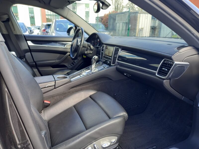 PORSCHE PANAMERA 2011