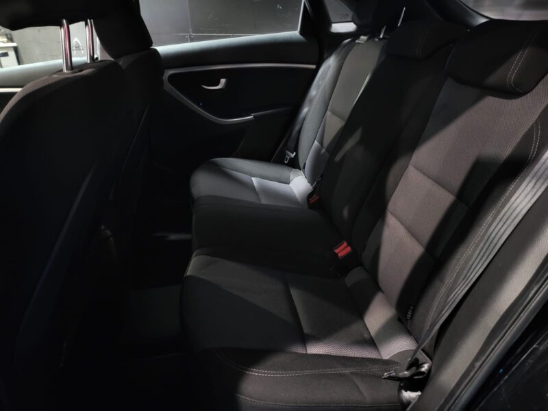 HYUNDAI I30 1.6 CRDI 90cv BLUE DRIVE Pack SENSATION , Régulateur , Climatisation 