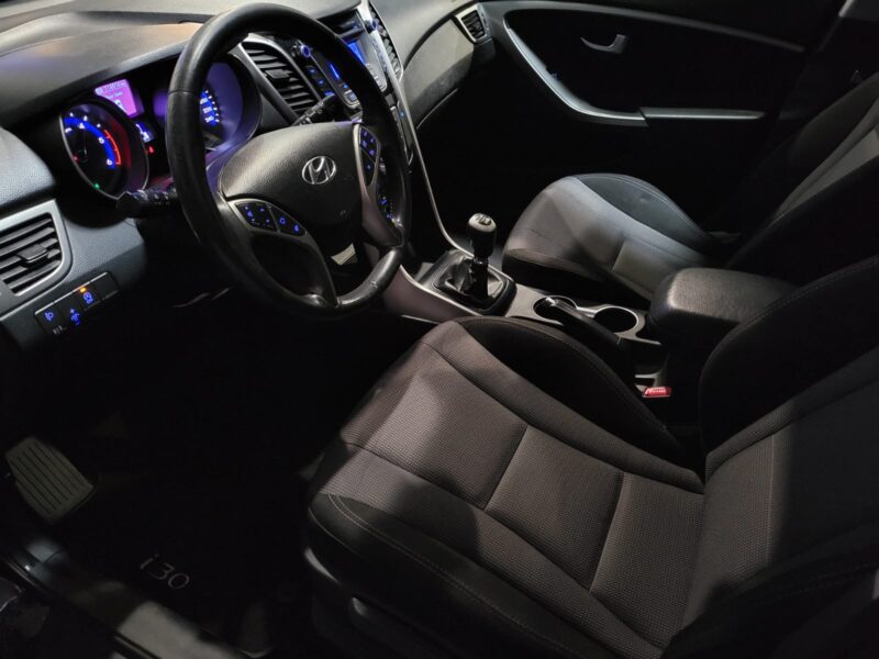 HYUNDAI I30 1.6 CRDI 90cv BLUE DRIVE Pack SENSATION , Régulateur , Climatisation 