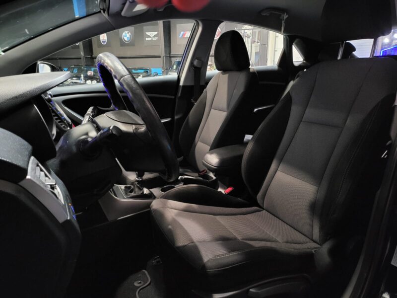 HYUNDAI I30 1.6 CRDI 90cv BLUE DRIVE Pack SENSATION , Régulateur , Climatisation 