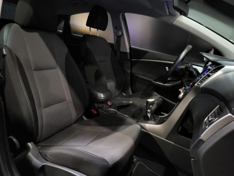 HYUNDAI I30 1.6 CRDI 90cv BLUE DRIVE Pack SENSATION , Régulateur , Climatisation 