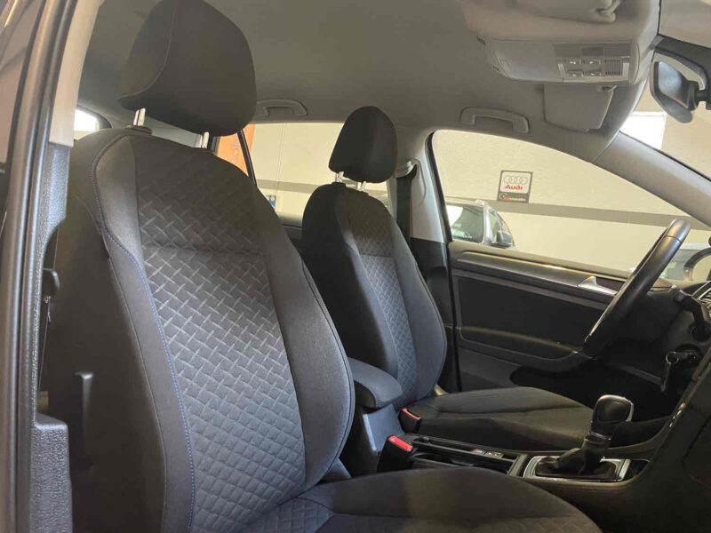 VOLKSWAGEN GOLF  2019