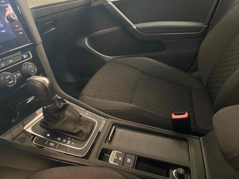 VOLKSWAGEN GOLF  2019