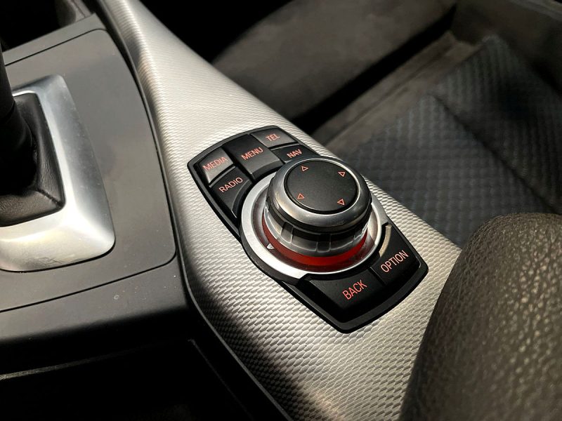 BMW SERIE 1 M 135i 3.0 l 320 cv VOLANT SHIFT LIGHT / LIGNE PERF / CARPLAY / ECRAN PHASE 2