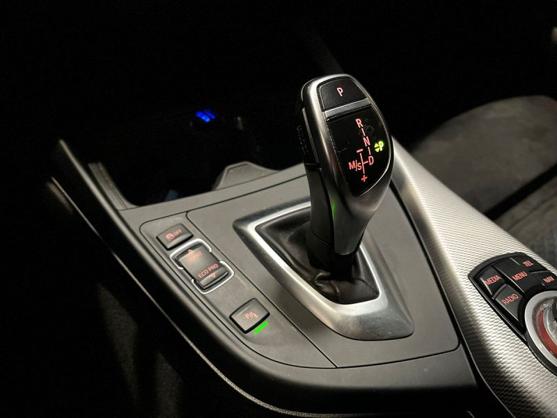 BMW SERIE 1 M 135i 3.0 l 320 cv VOLANT SHIFT LIGHT / LIGNE PERF / CARPLAY / ECRAN PHASE 2