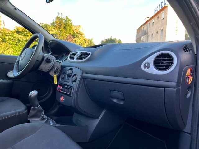 Renault Clio 1.2 16v 75ch Access 2012