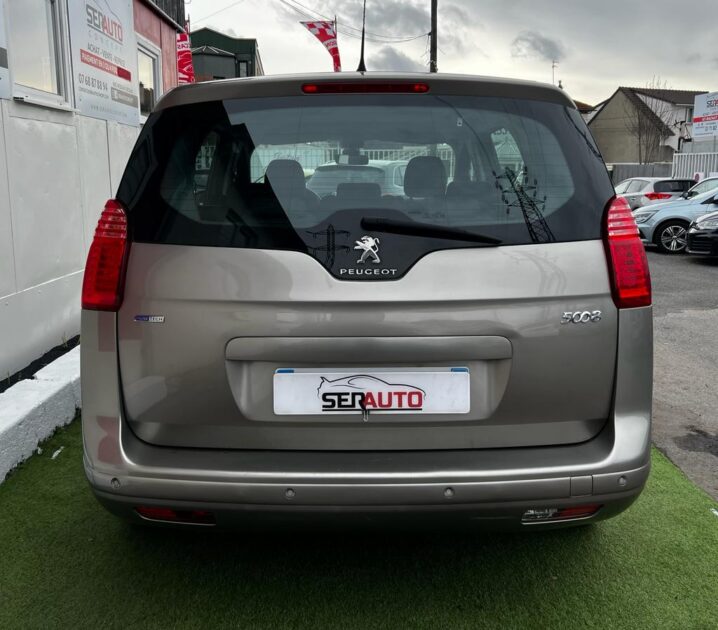 PEUGEOT 5008 2016