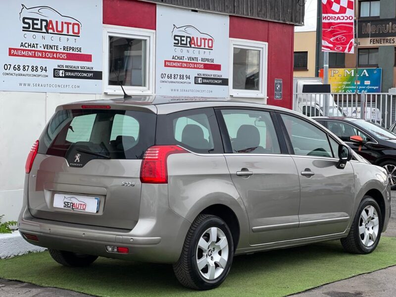 PEUGEOT 5008 2016