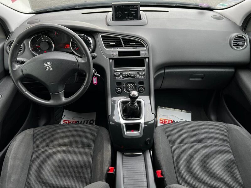 PEUGEOT 5008 2016