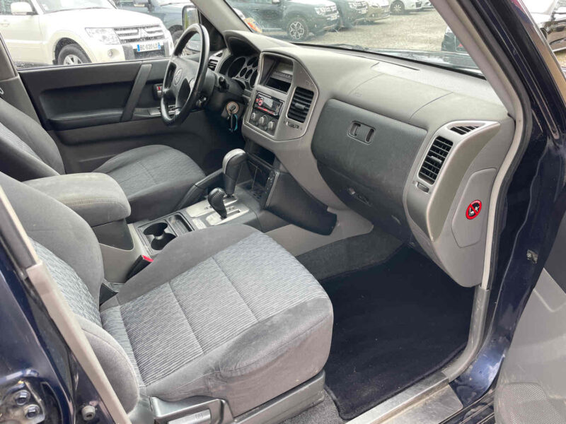 MITSUBISHI PAJERO Long 2004