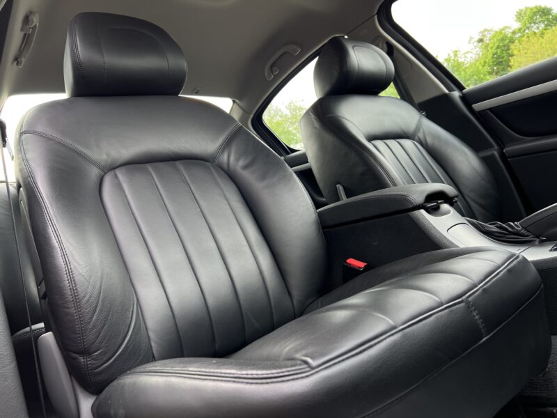 PEUGEOT 407 BERLINE 2.0 136 Cv BOITE AUTO 29 300 Kms REELS / Finition EXCLUSIVE - Garantie1an