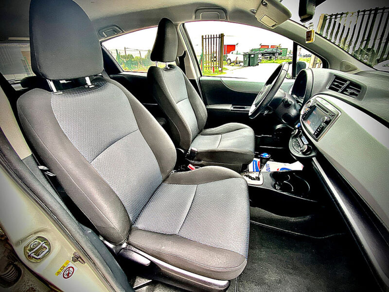 TOYOTA YARIS GRAPHIC 2014