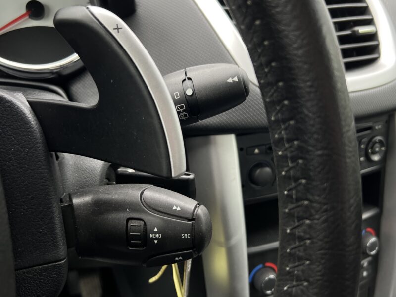 PEUGEOT 207 PHASE II 1.4 90 Cv 1ERE MAIN / BOITE AUTO 62 800 Kms 5 PORTES - Garantie1an