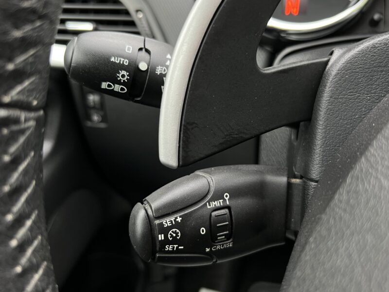 PEUGEOT 207 PHASE II 1.4 90 Cv 1ERE MAIN / BOITE AUTO 62 800 Kms 5 PORTES - Garantie1an