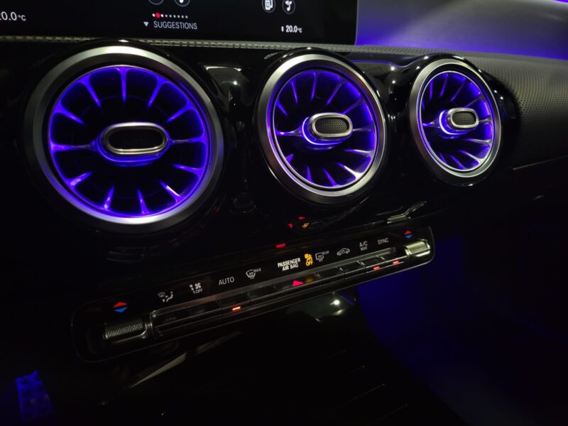 MERCEDES CLASSE A 200 2019 163cv AMG-line / TOIT OUVRANT/ENTRETIEN MERCEDES 