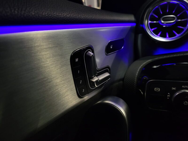 MERCEDES CLASSE A 200 2019 163cv AMG-line / TOIT OUVRANT/ENTRETIEN MERCEDES 