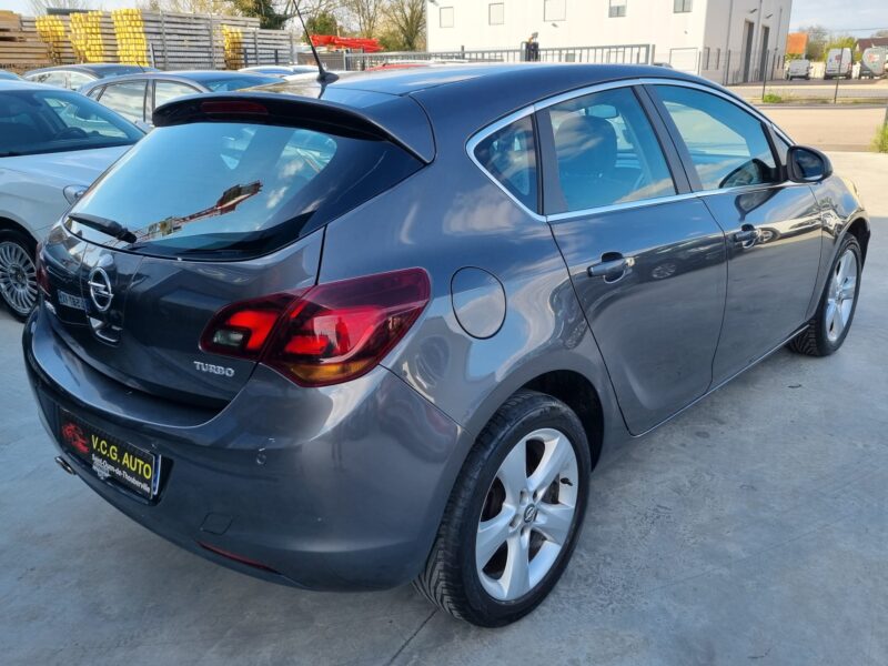 OPEL ASTRA J 1.4 140 connect pack PLEIN DE CARBURANT ET PROCHAIN ENTRETIEN GRATUIT !