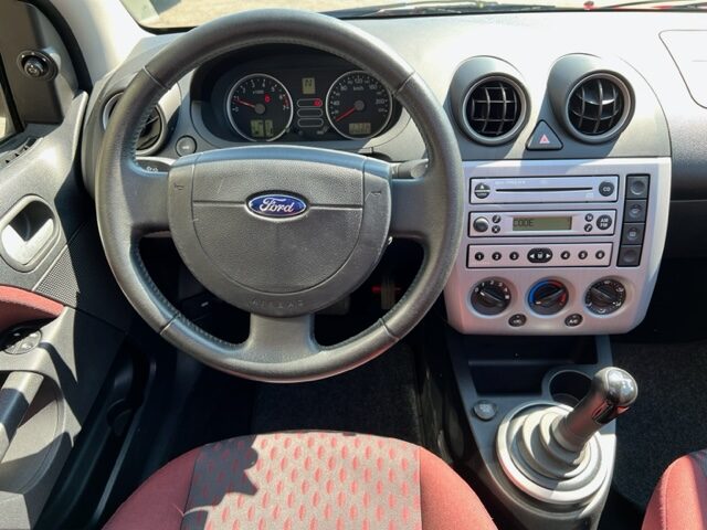 FORD FIESTA 1,4l FUTURA AUTOMATIQUE 2004