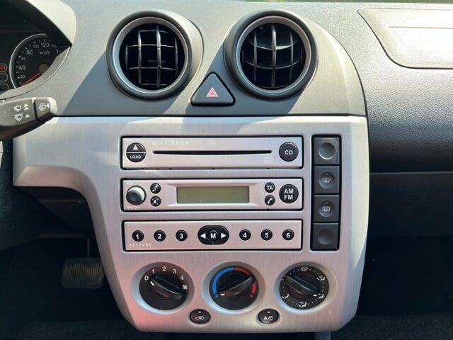 FORD FIESTA 1,4l FUTURA AUTOMATIQUE 2004