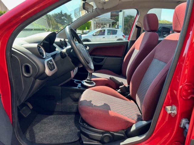 FORD FIESTA 1,4l FUTURA AUTOMATIQUE 2004