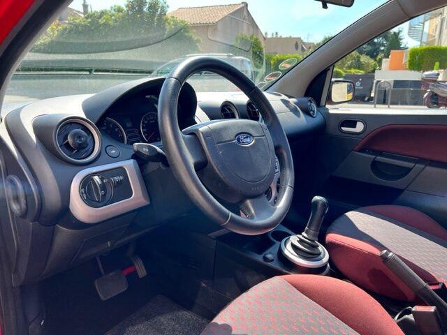 FORD FIESTA 1,4l FUTURA AUTOMATIQUE 2004