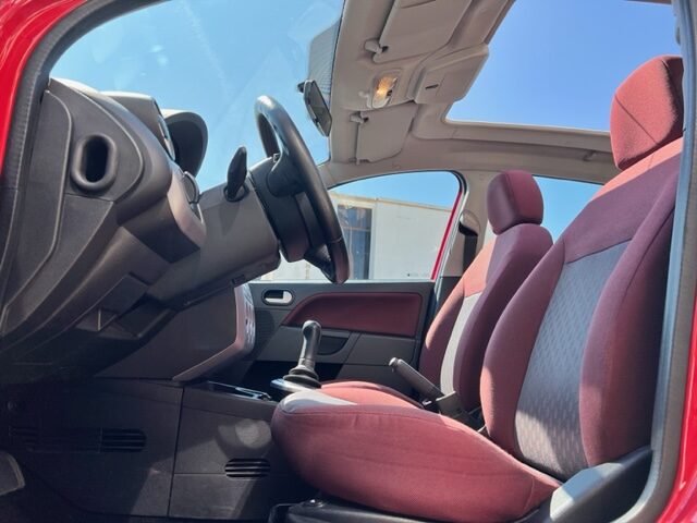 FORD FIESTA 1,4l FUTURA AUTOMATIQUE 2004