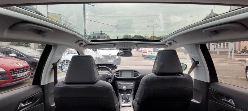 PEUGEOT 308 1.6 Blue HDI 115 CV Féline