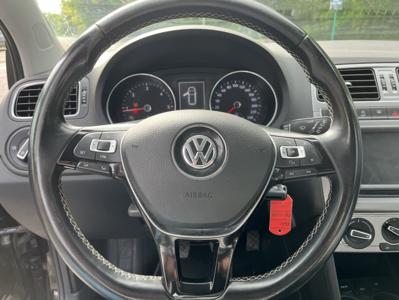 VOLKSWAGEN POLO V 2015