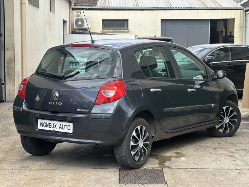RENAULT CLIO 3 ESS 1.6 DYNAMIQUE PAYER EN 4X