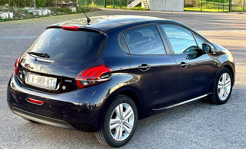 PEUGEOT 208 2016