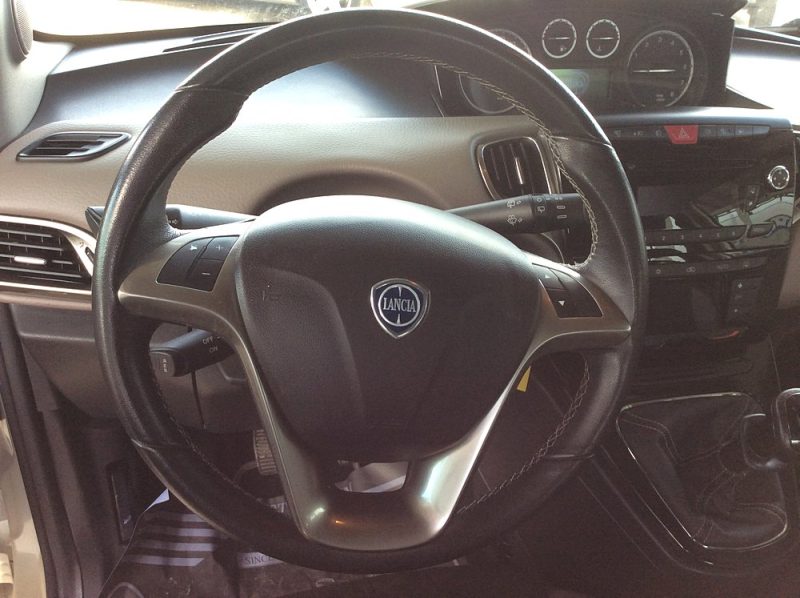 LANCIA YPSILON TWINAIR TURBO 86CV 4CV CRIT AIR 1ER MAIN