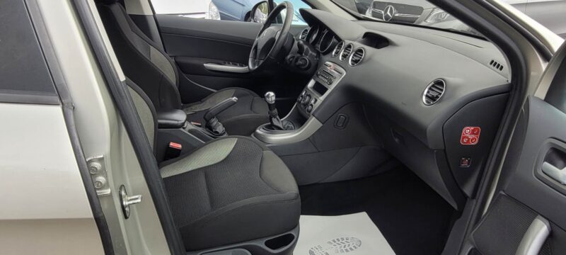 PEUGEOT 308 1.6 Essence 120 CV