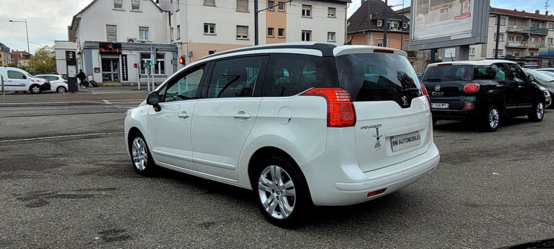 PEUGEOT 5008 1.6 HDi 112cv